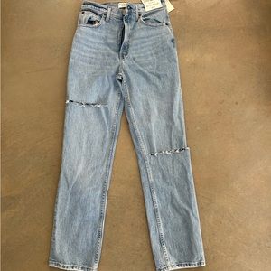 Abercrombie Ultra High Rise 90s Straight Jean